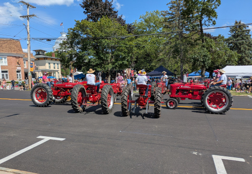 202509-Tractor-b.jpg